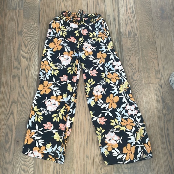 High waisted elastic band Roxy floral wide leg pants - perfect for the beach - Picture 1 of 2